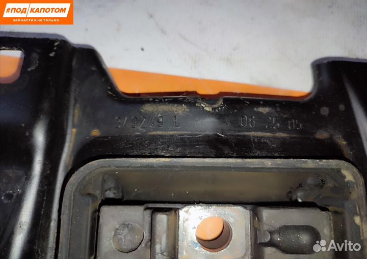 Подушка крепления двигателя правая Volvo S40 2