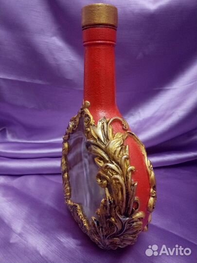 Жостовский поднос и бутылки под святую воду