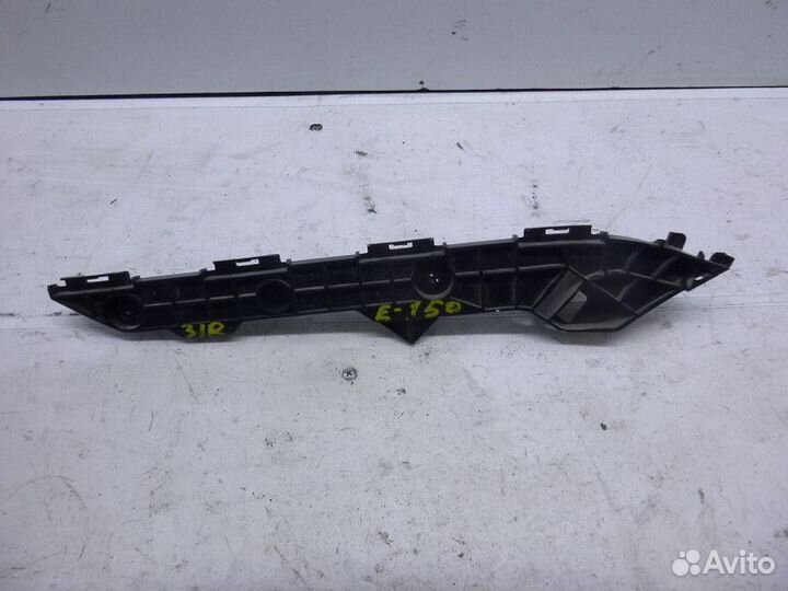 Направляющая заднего бампера правая toyota corolla