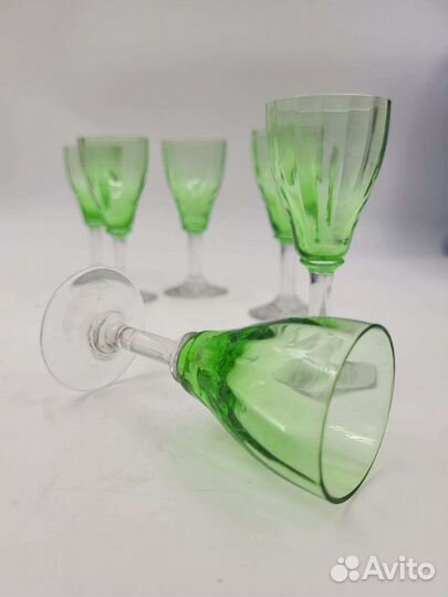 Бокал урановое стекло