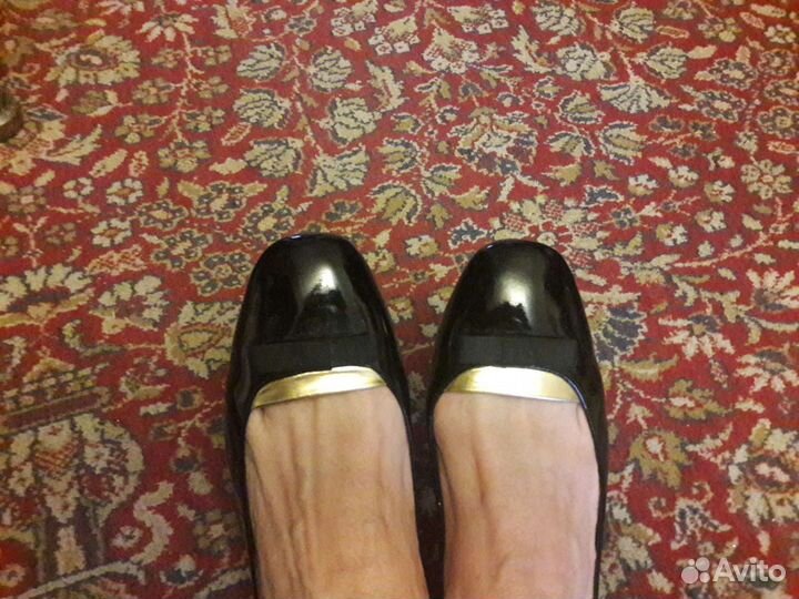 Туфли, лодочки лаковые натур. кожа разм. 40