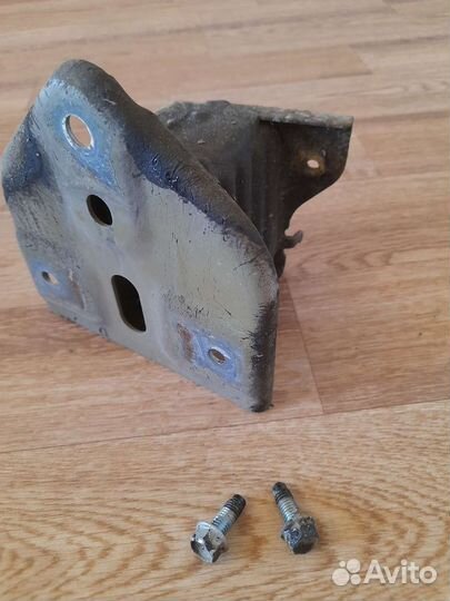 Кронштейн усилителя бампера Mitsubishi outlander