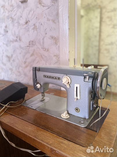 Швейная машина Чайка 2