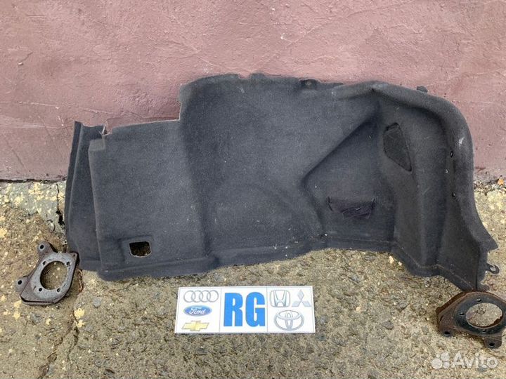 Обшивка багажника задняя правая Toyota Avensis 3