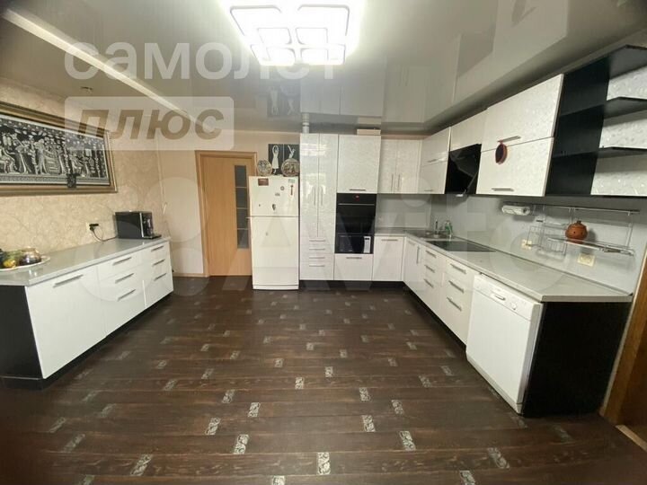 Дом 529,9 м² на участке 10 сот.