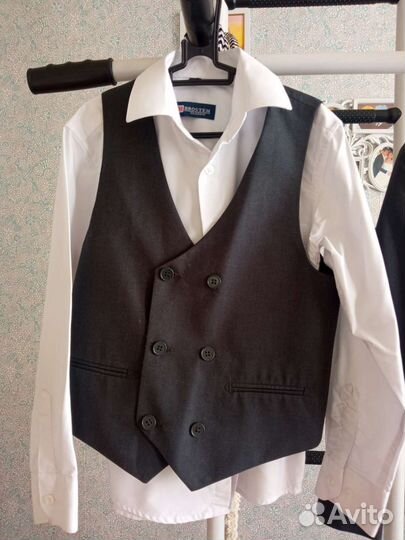 Школьный пиджак и рубашка