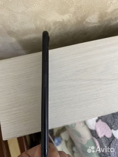 Телефон iPhone 7