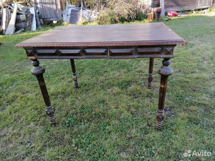 Старинный письменный стол