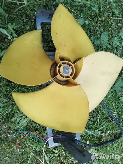 Вентиляторы осевые, диам 38см, 220В на кронштейне