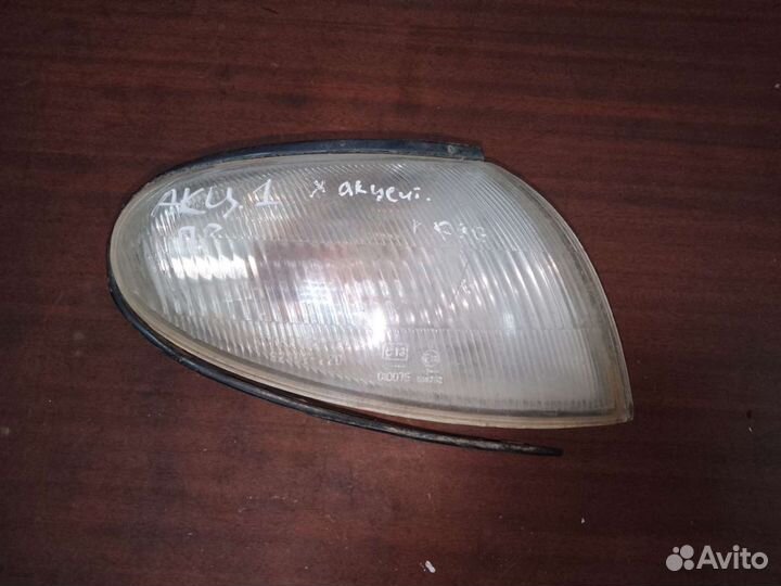 Поворотник правый Hyundai Accent 1