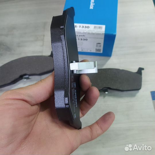 Колодки тормозные передние Chrysler 300M, Voyager