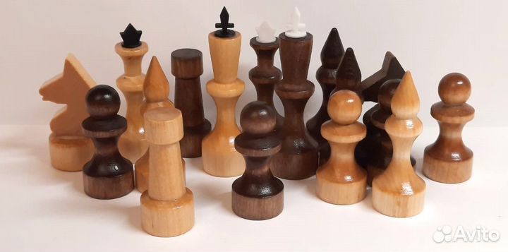 Деревянные лакированные шахматы с доской 29 см