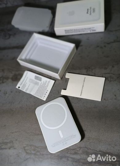 Портативный аккумулятор Apple MagSafe Battery Pack