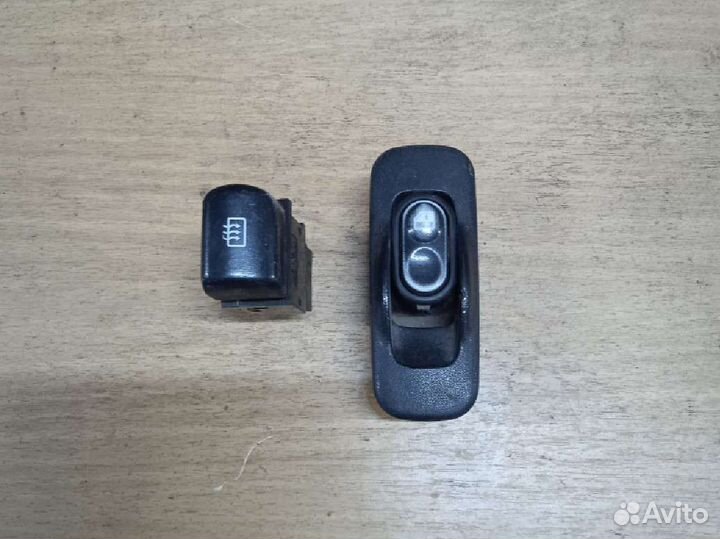 Кнопка обогрева стекла Mitsubishi carisma