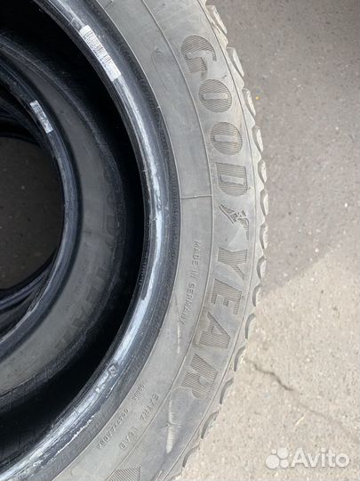 Goodyear Ultragrip Ice Arctic 215/55 R16 97T