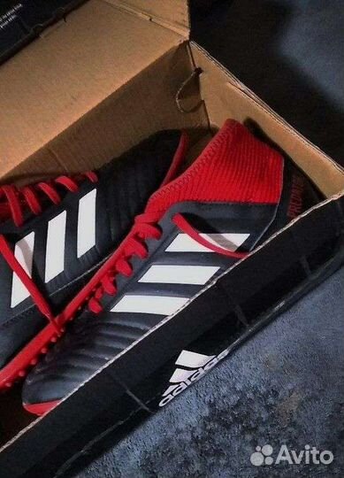 Футбольные бутсы adidas