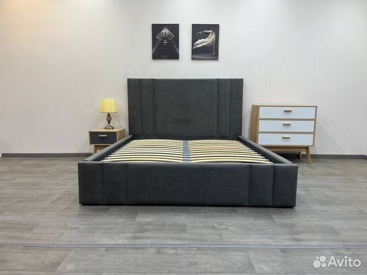 Кровать с матрасом 160х200