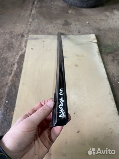 Антара молдинг стекла передний правый бархотка