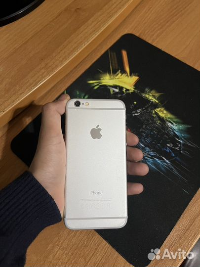 Телефон iPhone 6