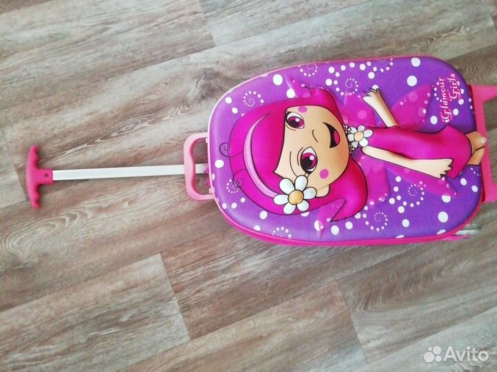 Детский чемодан на колесиках