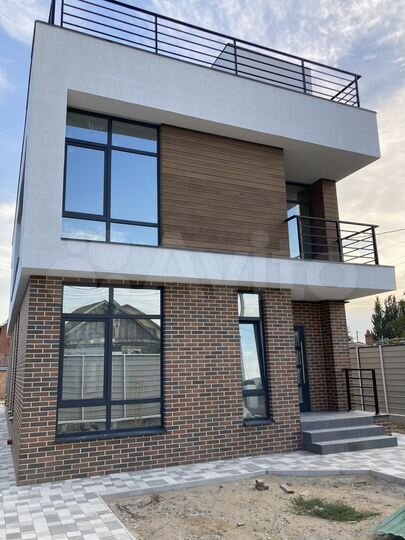 Дом 215 м² на участке 6 сот.