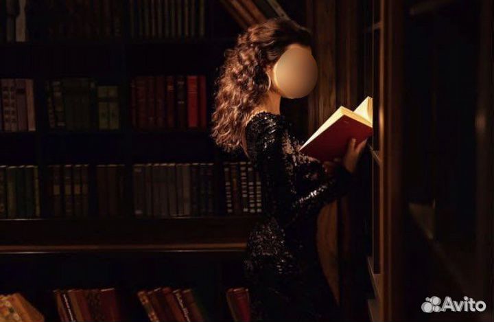 Платье в пайетках s