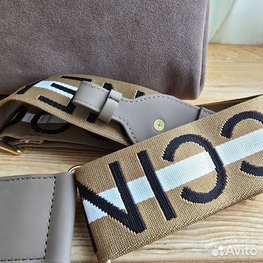 Сумка с ручкой Coccinelle натуральная замша