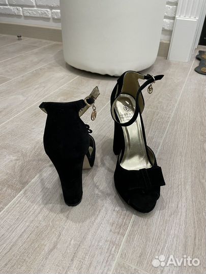 Босоножки женские черные замша