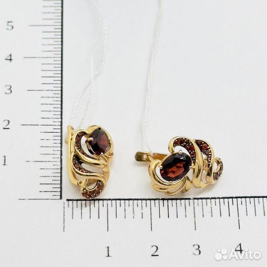 Золотые серьги с гранатом