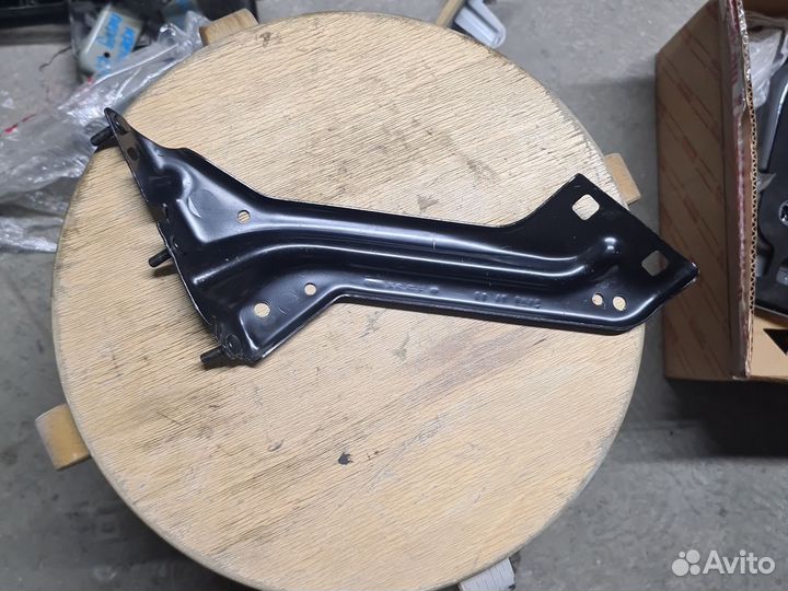 Кронштейн крыла audi q5 8r