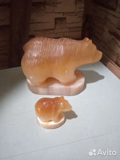 Медведь с медвежонком из уральского камня