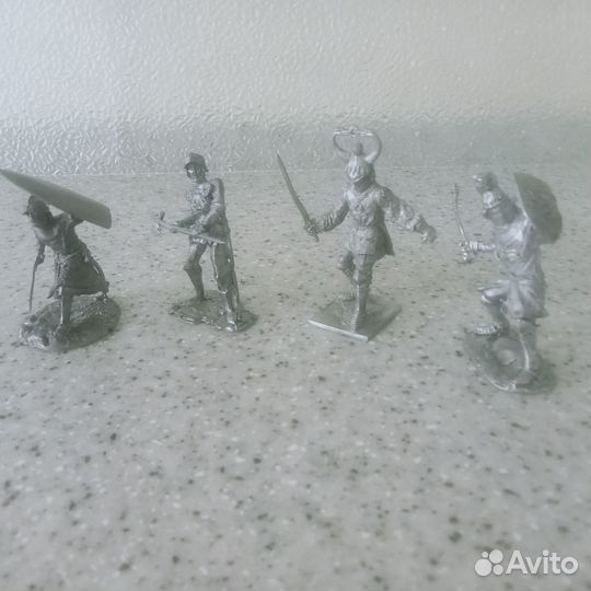 Модели оловянных солдатиков, в ассортименте