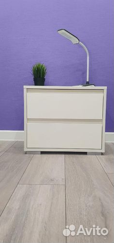 Тумба белая прикроватная с ящиками