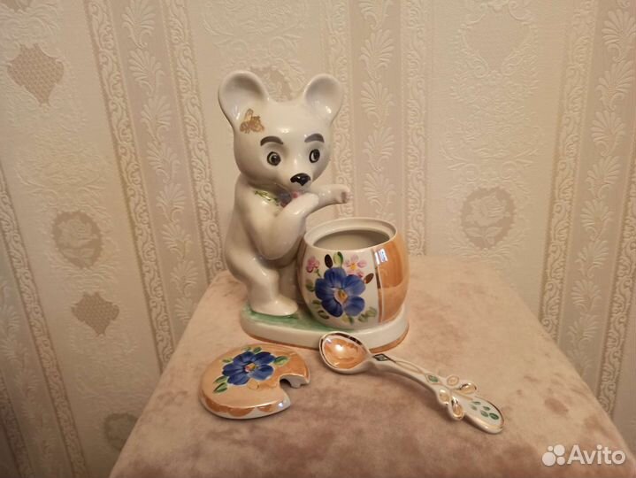 Фарфоровая статуэтка Лакомка белый, Дулево