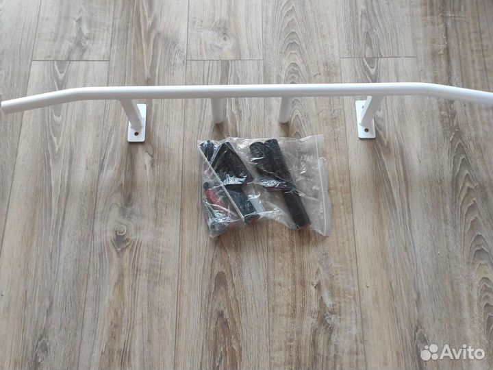 Турник настенный