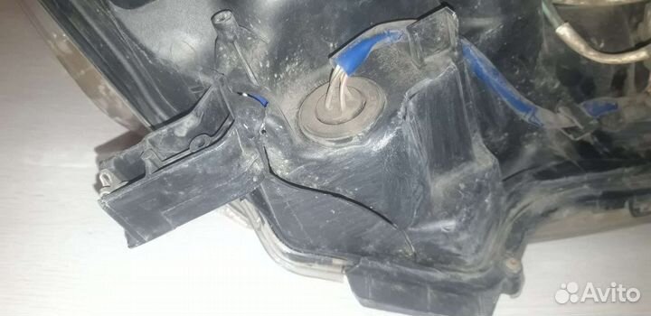 Фара Toyota Land Cruiser 200