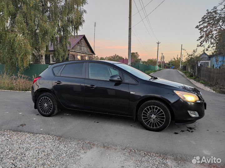 Opel Astra 1.4 МТ, 2011, 241 000 км