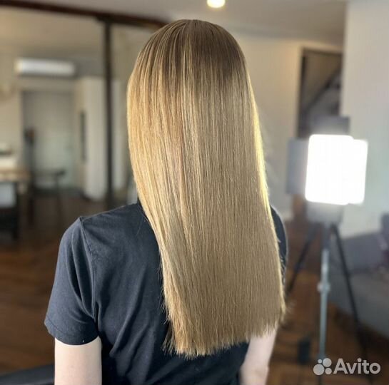 Модель на наращивание волос