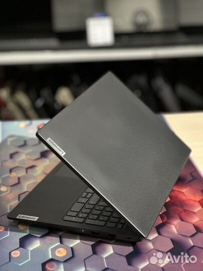 Ноутбук Lenovo DDR5 8GB
