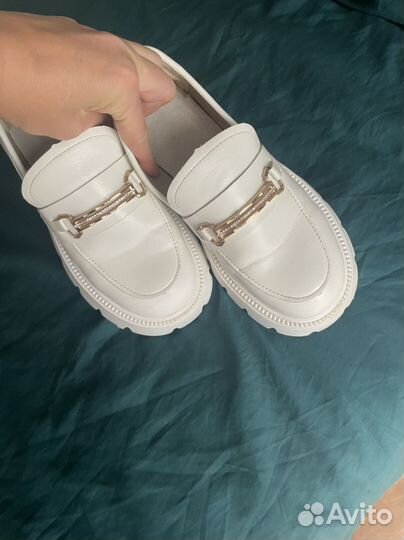 Лоферы женские 38 размер белые