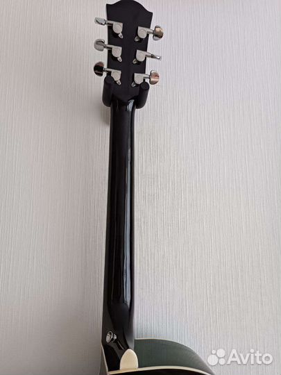 Акустическая гитара