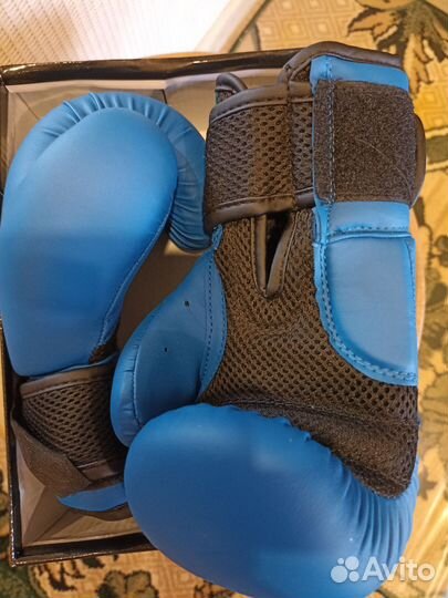 Перчатки для кикбоксинга
