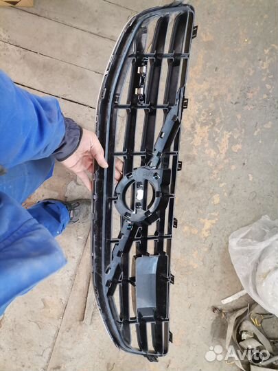 Решетка радиатора volvo s60 R-design