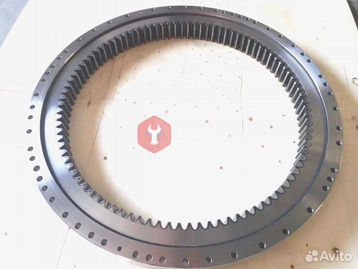 Опорно-поворотный круг PC400-8 208-25-61300