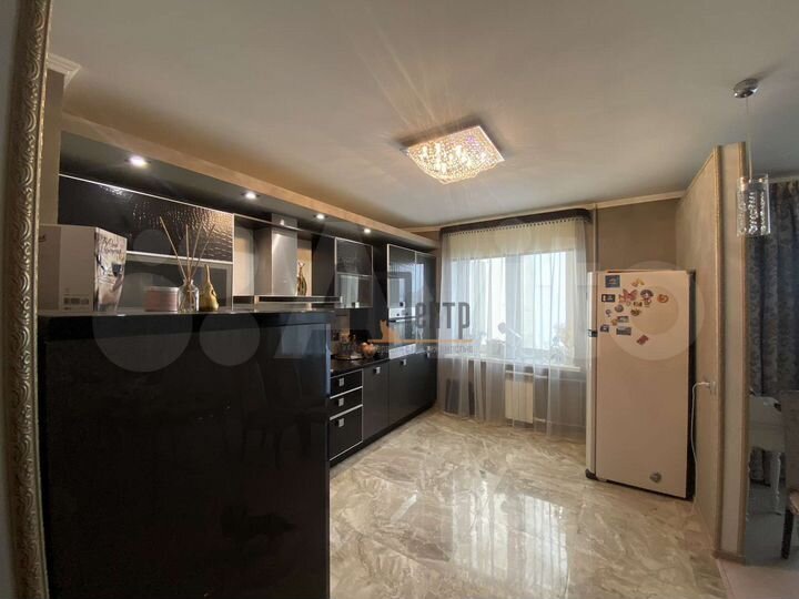 3-к. квартира, 112,8 м², 4/8 эт.