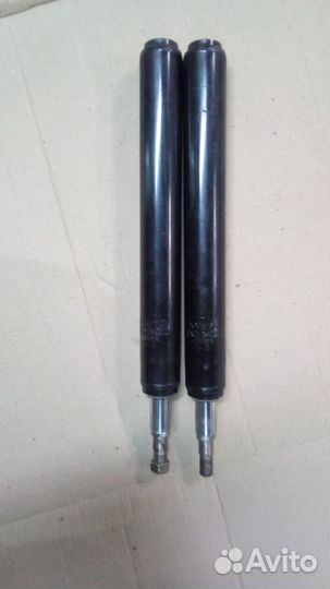 Патроны амортизаторов Tokico