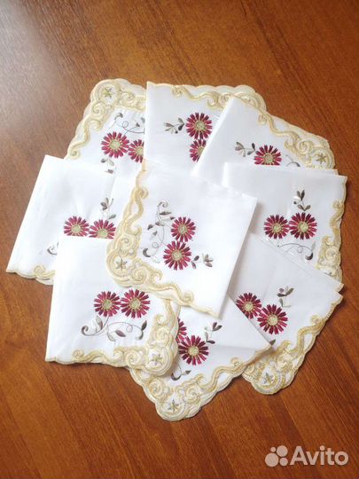 Скатерть и салфетки новые