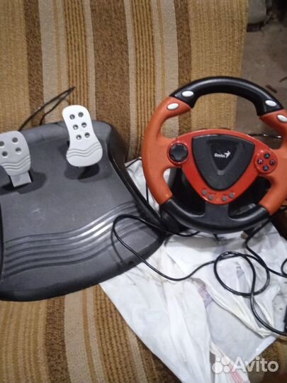 Игровой руль с педалями