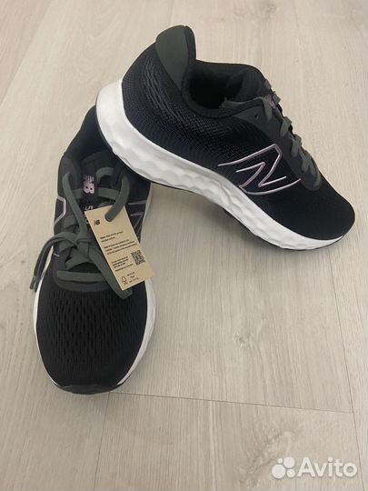 Кроссовки женские NEW balance 7US (24 см)