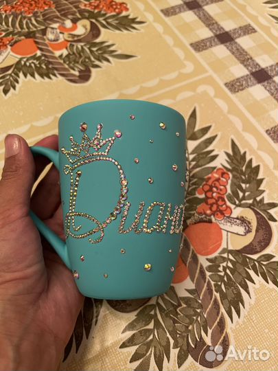Инкрустация стразами на кружке